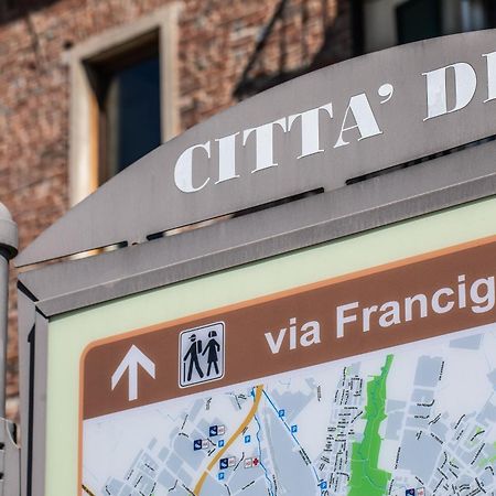 Angolo Al Ponte Micro Appartamento In Pieno Centro Pavia Exterior foto
