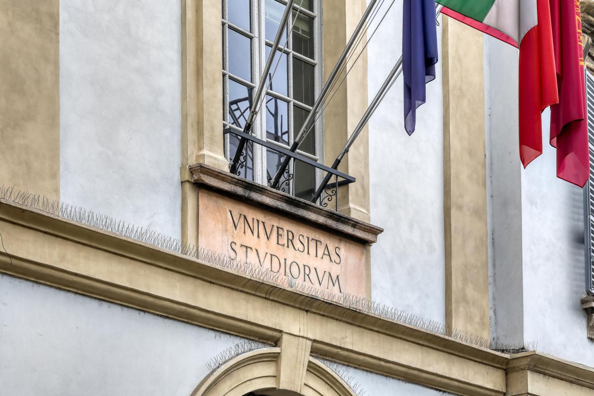 Angolo Al Ponte Micro Appartamento In Pieno Centro Pavia Exterior foto